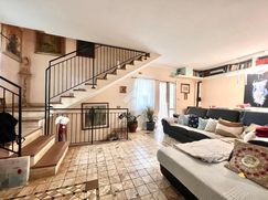 Casa Bi/Trifamiliare in Residenziale