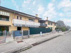 Casa Bi/Trifamiliare in Residenziale