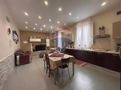 Casa Bi/Trifamiliare in Residenziale