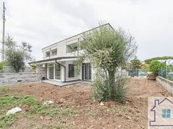 Casa Bi/Trifamiliare in Residenziale