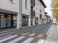 Negozio/Locale commerciale in Commerciale