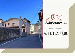 Casa Bi/Trifamiliare in Residenziale