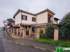 Casa Bi/Trifamiliare in Residenziale