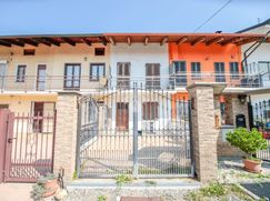 Casa Bi/Trifamiliare in Residenziale