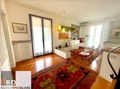 Casa Bi/Trifamiliare in Residenziale