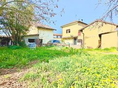 Casa Bi/Trifamiliare in Residenziale