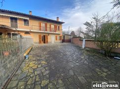Casa Bi/Trifamiliare in Residenziale