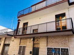 Casa Bi/Trifamiliare in Residenziale