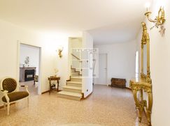 Casa Bi/Trifamiliare in Residenziale