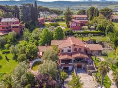 Casa Bi/Trifamiliare in Residenziale