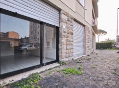Negozio/Locale commerciale in Commerciale