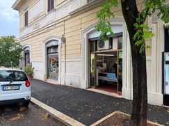 Negozio/Locale commerciale in Commerciale