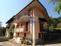 Casa Bi/Trifamiliare in Residenziale
