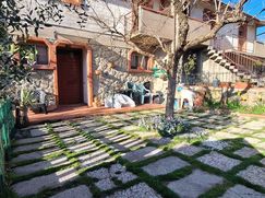Casa Bi/Trifamiliare in Residenziale