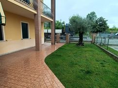 Casa Bi/Trifamiliare in Residenziale