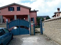 Casa Bi/Trifamiliare in Residenziale