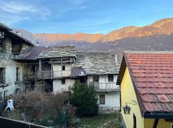 Casa Bi/Trifamiliare in Residenziale