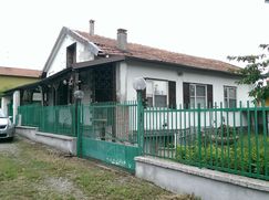 Casa Bi/Trifamiliare in Residenziale