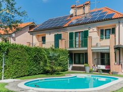 Casa Bi/Trifamiliare in Residenziale