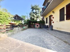 Casa Bi/Trifamiliare in Residenziale