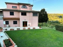 Casa Bi/Trifamiliare in Residenziale