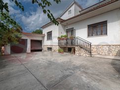 Casa Bi/Trifamiliare in Residenziale