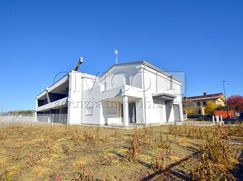 Casa Bi/Trifamiliare in Residenziale