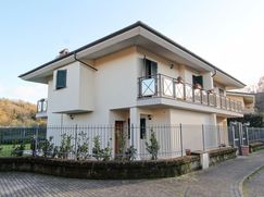 Casa Bi/Trifamiliare in Residenziale