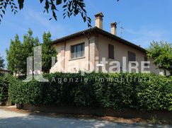 Casa Bi/Trifamiliare in Residenziale
