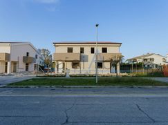 Casa Bi/Trifamiliare in Residenziale