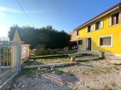 Casa Bi/Trifamiliare in Residenziale