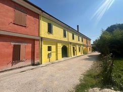 Casa Bi/Trifamiliare in Residenziale