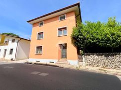 Casa Bi/Trifamiliare in Residenziale