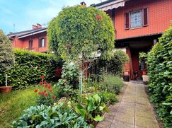 Casa Bi/Trifamiliare in Residenziale