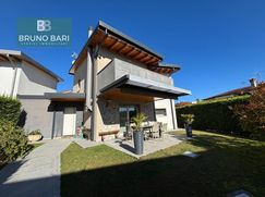 Casa Bi/Trifamiliare in Residenziale