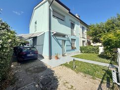 Casa Bi/Trifamiliare in Residenziale