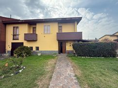 Casa Bi/Trifamiliare in Residenziale