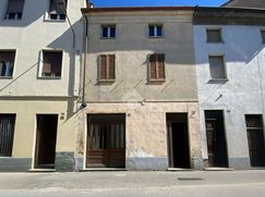 Casa Bi/Trifamiliare in Residenziale