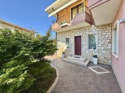 Casa Bi/Trifamiliare in Residenziale