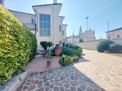 Casa Bi/Trifamiliare in Residenziale