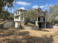 Casa Bi/Trifamiliare in Residenziale