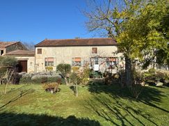 Casa Bi/Trifamiliare in Residenziale