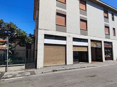 Negozio/Locale commerciale in Commerciale