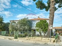 Casa Bi/Trifamiliare in Residenziale