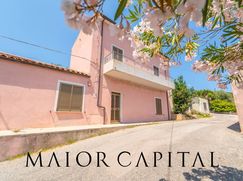 Casa Bi/Trifamiliare in Residenziale