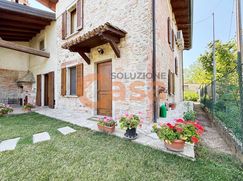 Casa Bi/Trifamiliare in Residenziale