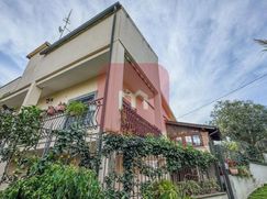 Casa Bi/Trifamiliare in Residenziale