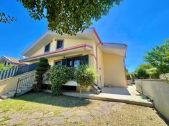 Casa Bi/Trifamiliare in Residenziale