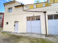 Casa Bi/Trifamiliare in Residenziale