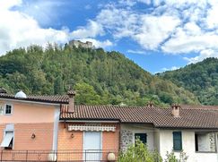 Casa Bi/Trifamiliare in Residenziale